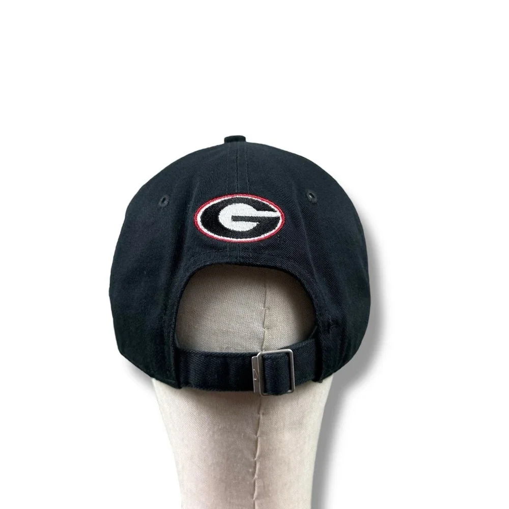 NWT Nike Heritage86 UGA Georgia Bulldogs Black/Red Spellout Strapback Hat OSFM